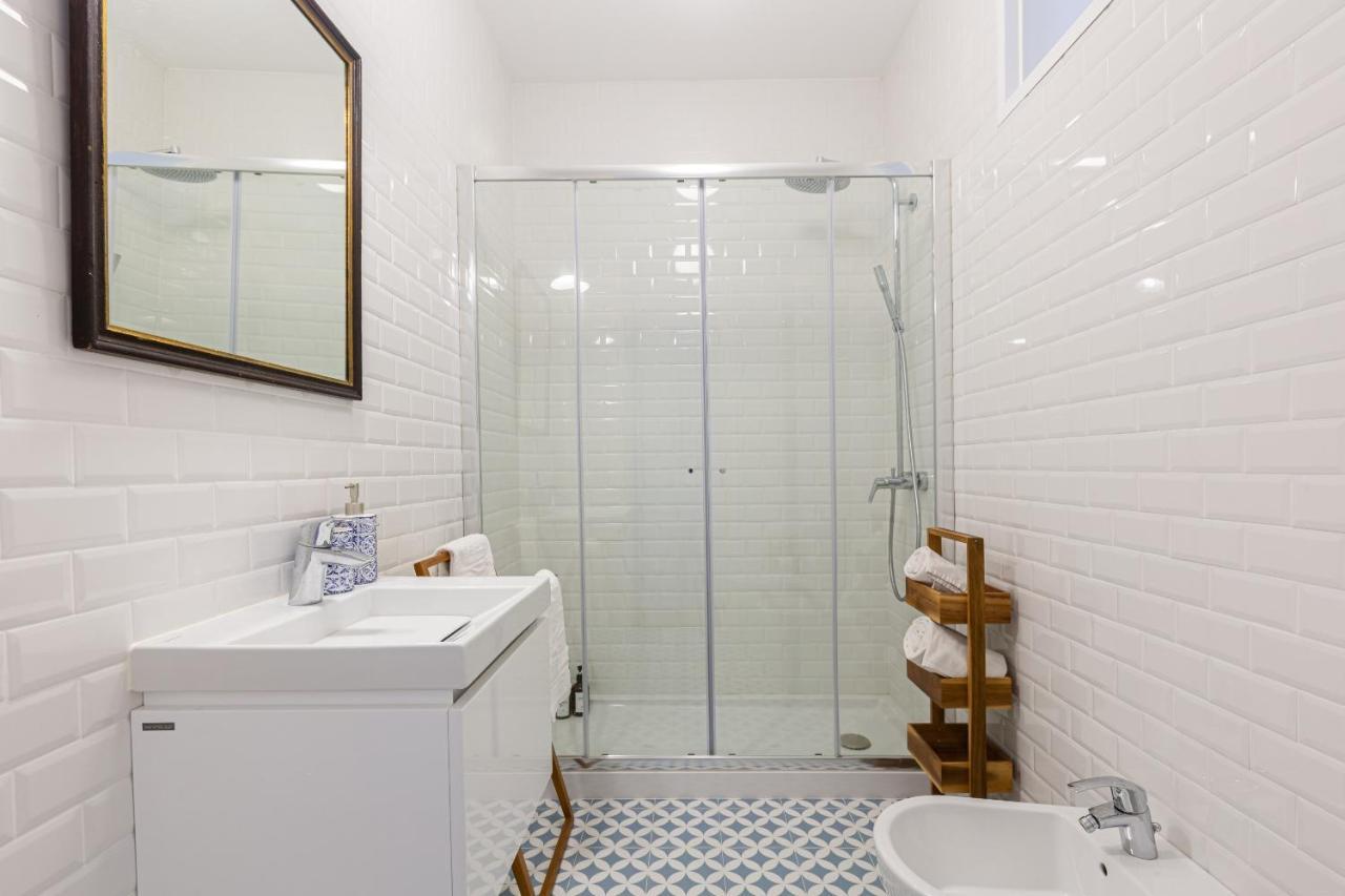 White & Blue Vintage Home In Graca Lisabona Exterior foto